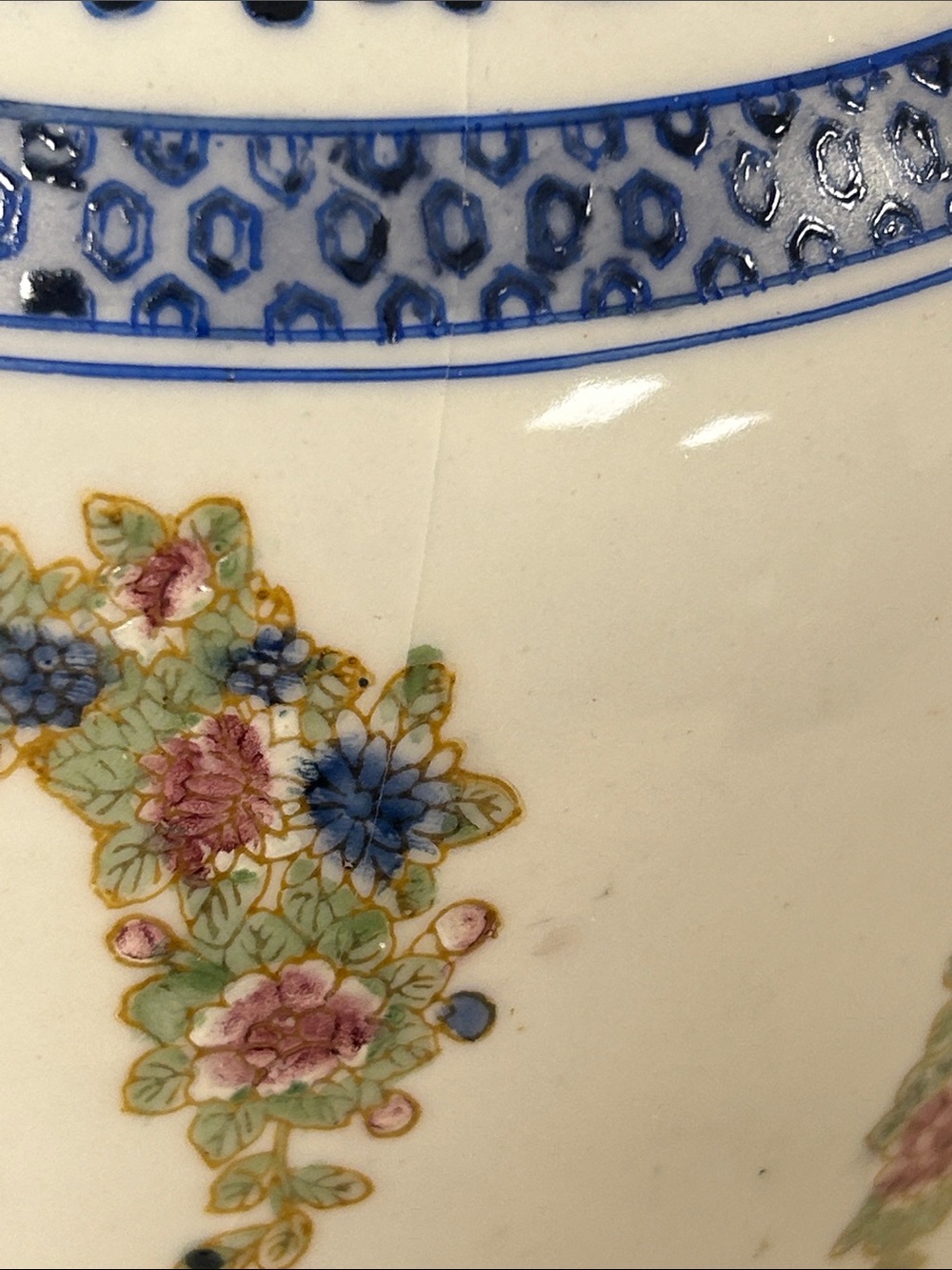 Decorative White porcelain Oriental Accent Chinoiserie armorial Ginger Jar vase image 7